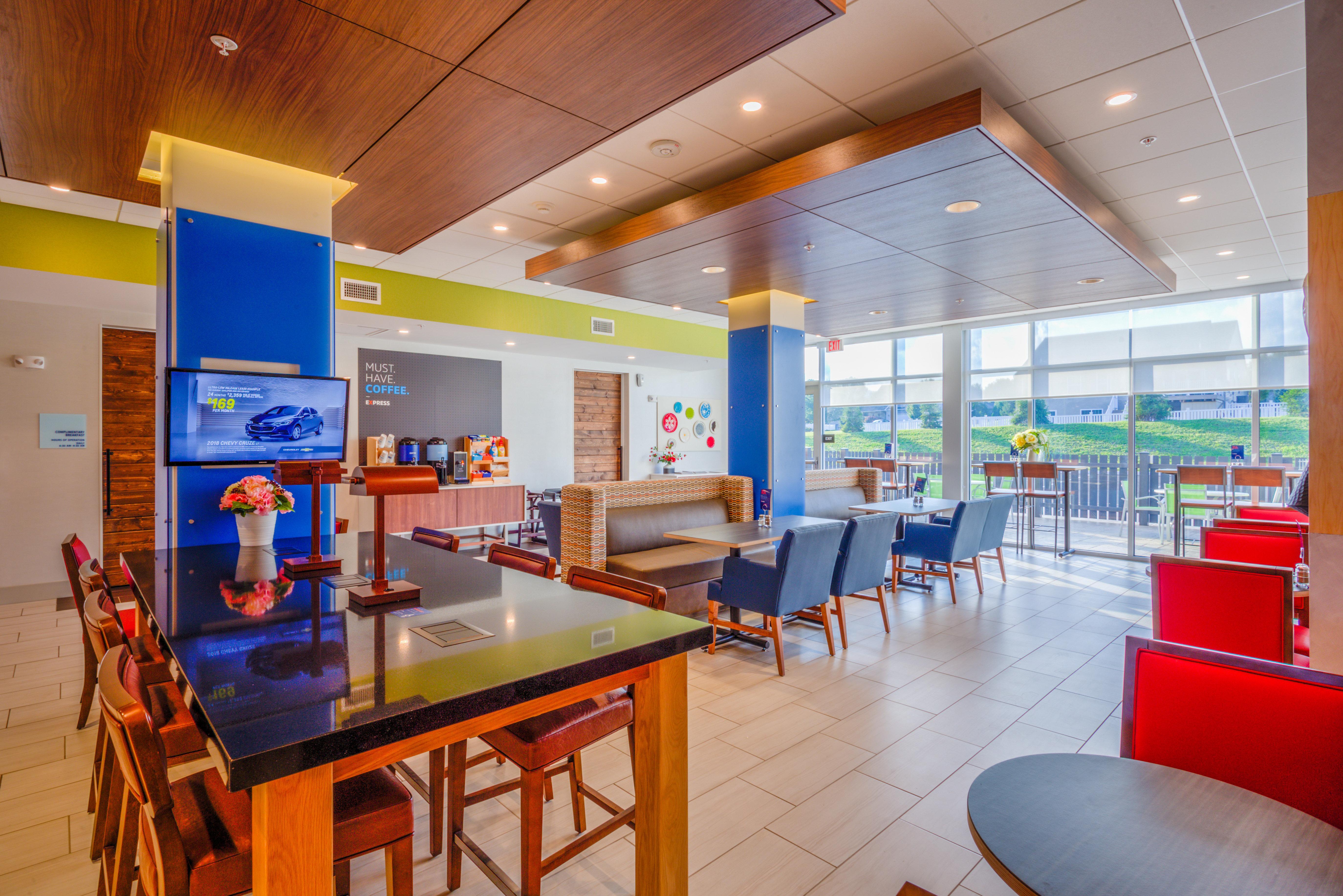 Holiday Inn Express & Suites Reedsville - State Coll Area, An Ihg Hotel מראה חיצוני תמונה