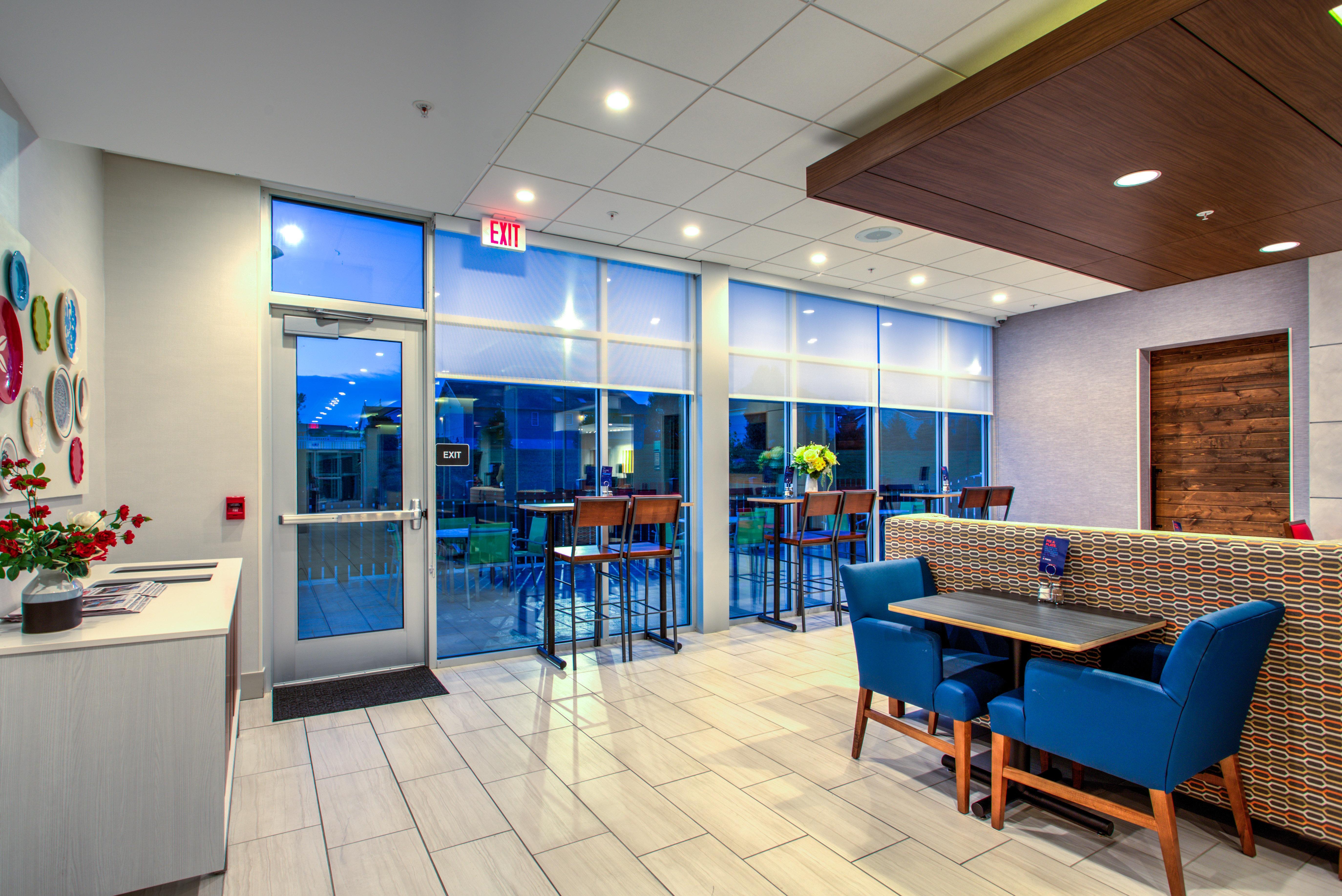 Holiday Inn Express & Suites Reedsville - State Coll Area, An Ihg Hotel מראה חיצוני תמונה